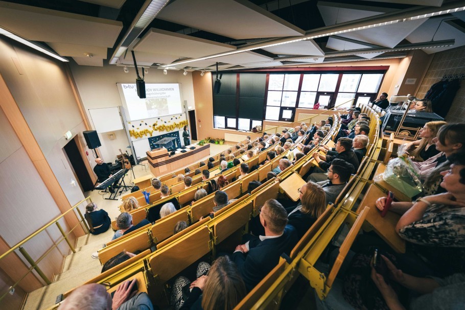 Hebammenwissenschaften Abschluss Reden 021 ST s